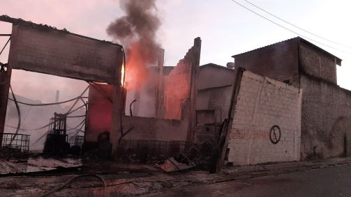 A estrutura do local comprometida em função do incêndio