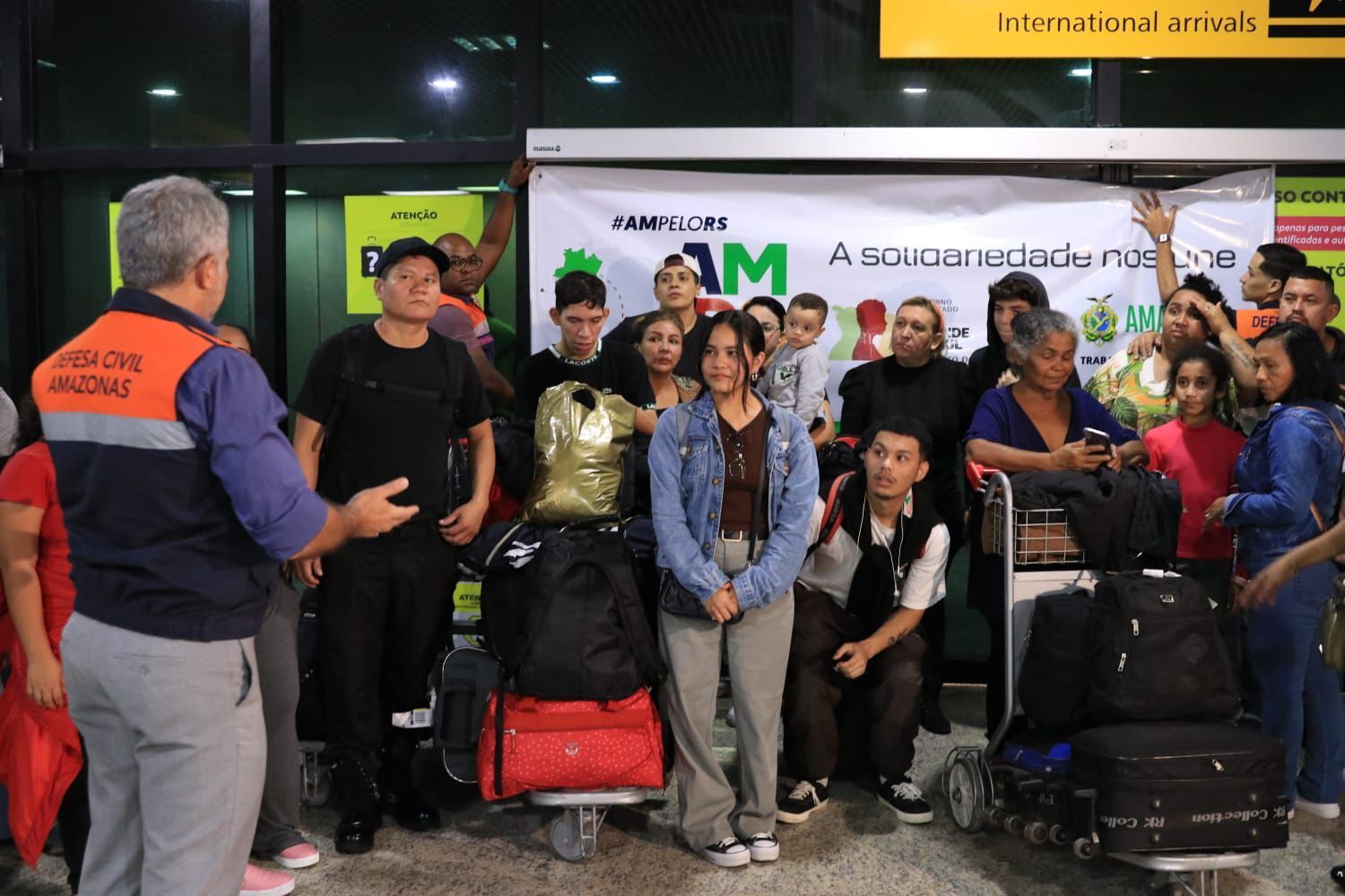 Grupo de pessoas que estavam no Rio Grande do Sul e voltou ao Amazonas