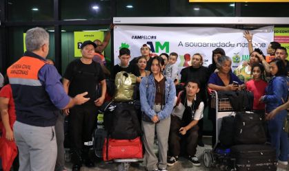 Grupo de pessoas que estavam no Rio Grande do Sul e voltou ao Amazonas