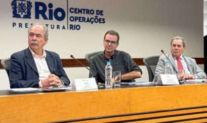 Presidente do BNDES, Aloizio Mercadante (esq.), prefeito do Rio de Janeiro, Eduardo Paes (c.), presidente da ABNT, Mário Wiliam Esper