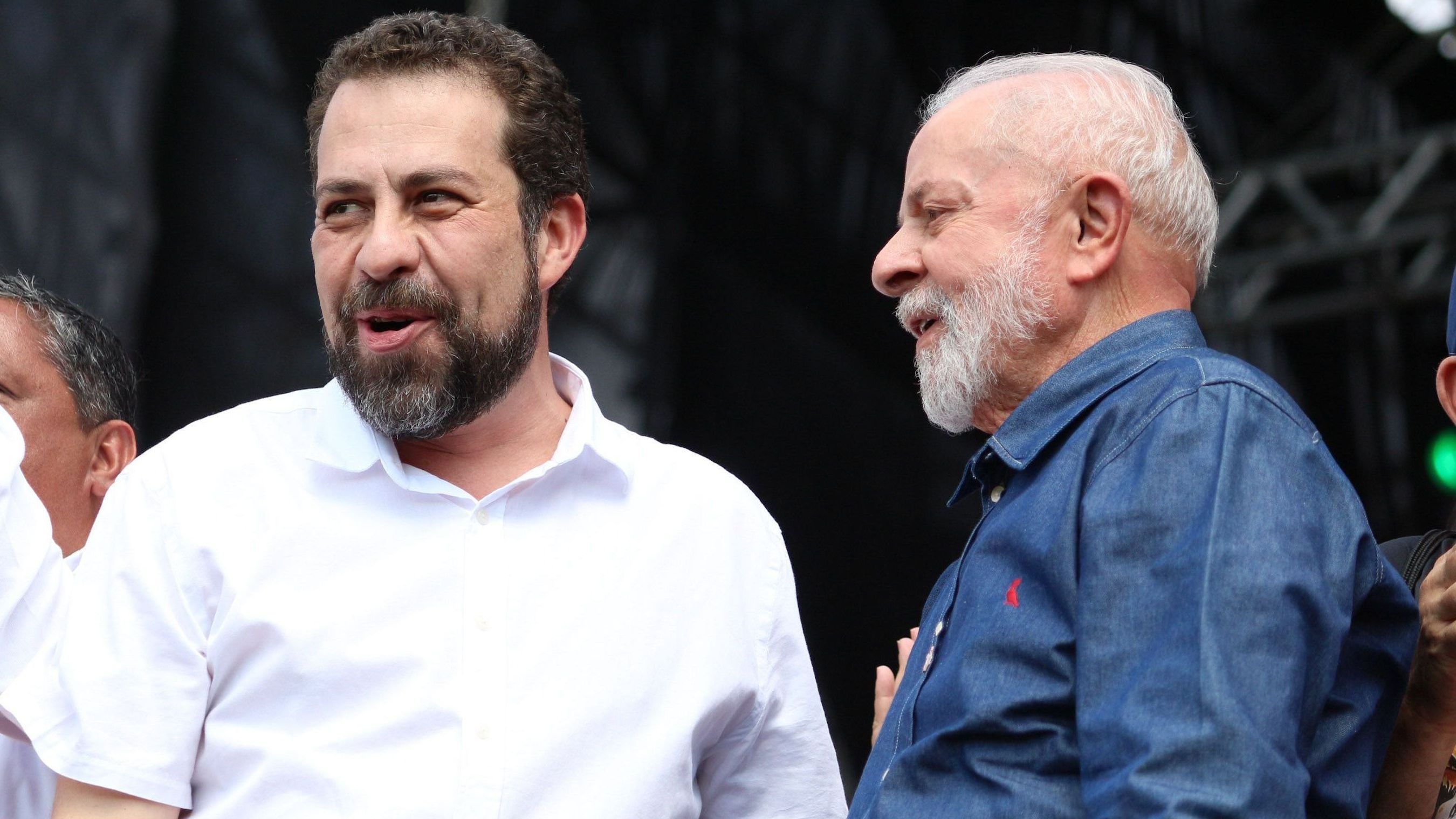 Lula e Boulos durante ato do Dia do Trabalhador na Neo Química Arena, estádio do Corinthians, em São Paulo