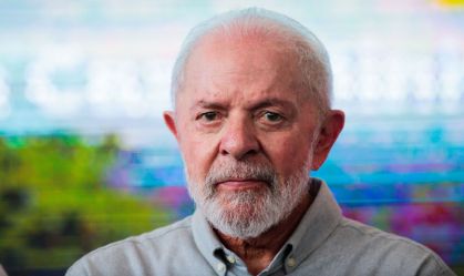 Lula pergunta para mãe de 5 filhos: 'quando vai fechar a porteira, companheira?'