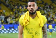 Ex-Grêmio e Juventude, Alex Telles faz campanha em prol de vítimas no RS