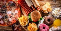 Alimentos ultraprocessados ainda dominam dieta americana, revela estudo