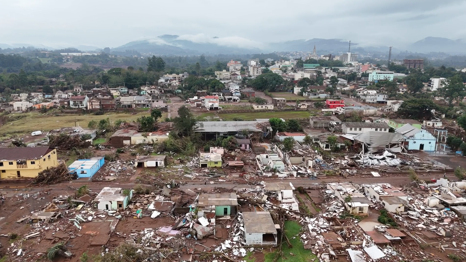 Imagens da destruição em Arroio do Meio, interior do RS