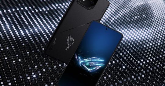 A tela de Mini-LED na parte traseira do aparelho é personalizável, permitindo a exibição de animações feitas pelo usuário