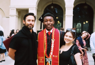 Ator de "This is Us" comparece à formatura de seu filho na ficção