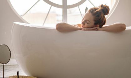 Dia dos Namorados solteiro? Veja banhos e rituais para se abrir e atrair amor