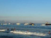 Barcos atracados em Copacabana horas antes de show histórico de Madonna
