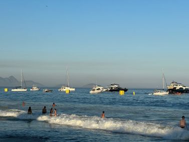Barcos atracados em Copacabana horas antes de show histórico de Madonna