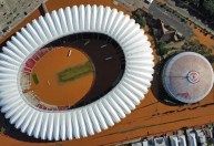 De jet ski dentro do Beira-Rio: vídeo mostra interior do estádio do Inter alagado