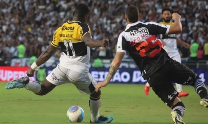 Bolasie revela pedido inusitado de árbitro do Brasileirão: "Jogava comigo no Fifa"
