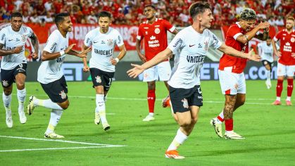 Breno Bidon comemora seu primeiro gol como profissional do Corinthians, contra o América-RN