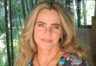 Bruna Lombardi é internada após virose estomacal