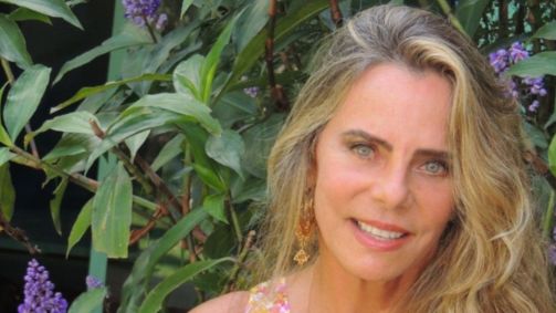 Em casa, atriz agradeceu por todas as orações e mensagens de apoio