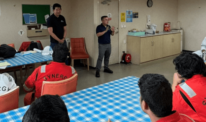 Tripulação está presa há meses dentro de navio que bateu em ponte nos EUA