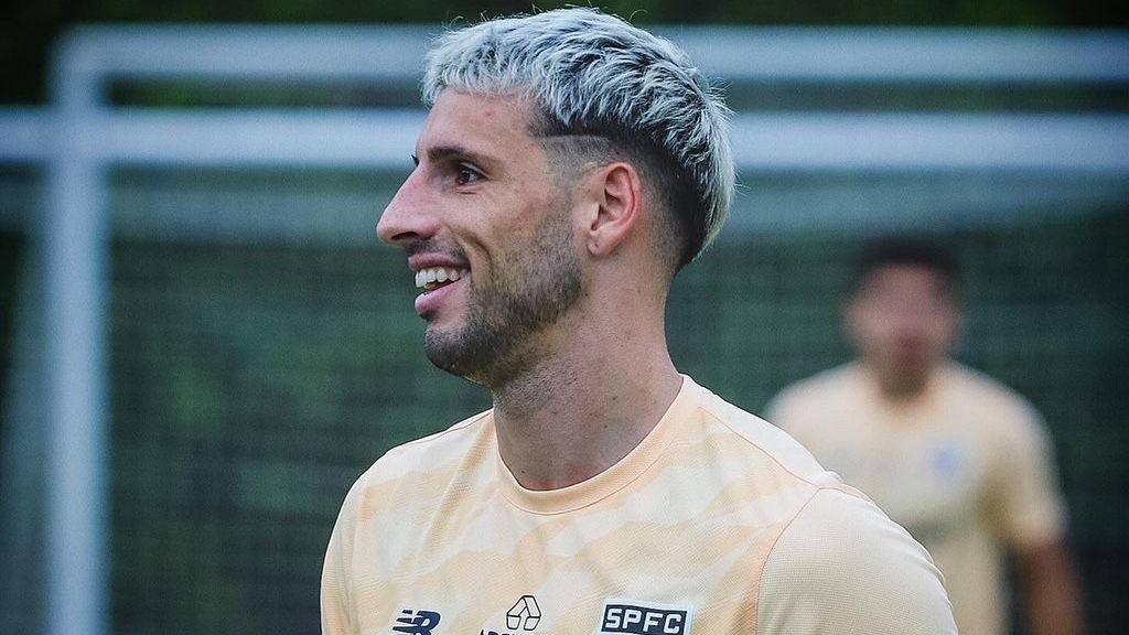 Calleri em treino do São Paulo