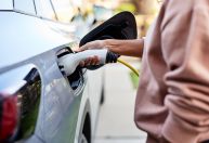 Brasil avança e chega a 10 mil pontos de recarga para elétricos e híbridos