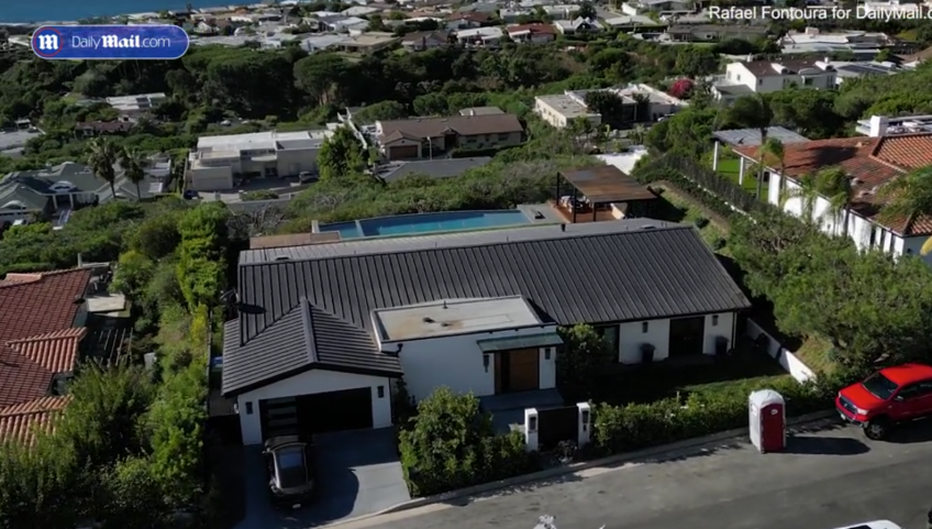 Vista frontal da mansão de Matthew Perry / Daily Mail/Reprodução