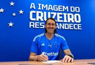 Cássio assina contrato com o Cruzeiro até maio de 2027