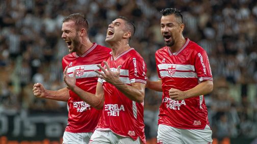 Gegê comemorando gol sobre o Ceará pela Copa do Brasil