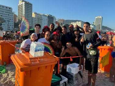 Ambulantes fazem cercadinho em Copacabana em dia de show de Madonna