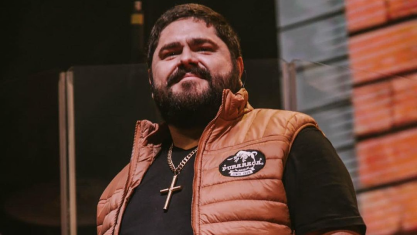 “Se você aí também tem na sua casa algumas roupas plus size, encaminhe para alguma campanha séria do Rio Grande do Sul”, pediu Cesar