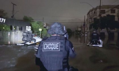 Porto Alegre: policiais reforçam patrulhas em áreas alagadas para evitar furtos