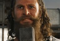 Chris Hemsworth mostra modificação nos dentes para interpretar Dr. Dementus