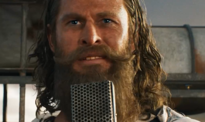 Chris Hemsworth mostra modificação nos dentes para interpretar Dr. Dementus