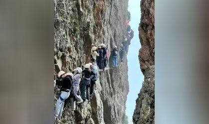Alpinistas chineses ficam presos em penhasco após "erro de cálculo"