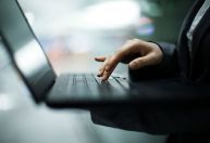 Ataque de hackers afeta operações em grande rede de hospitais dos EUA