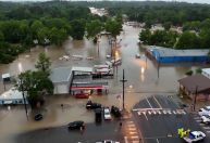 Tempestades e tornados danificam casas no Texas e forçam retiradas de moradores