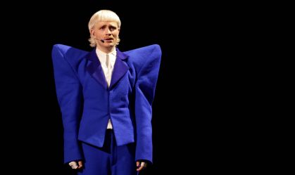 Artista holandês é desclassificado da Eurovision após denúncia de produtora