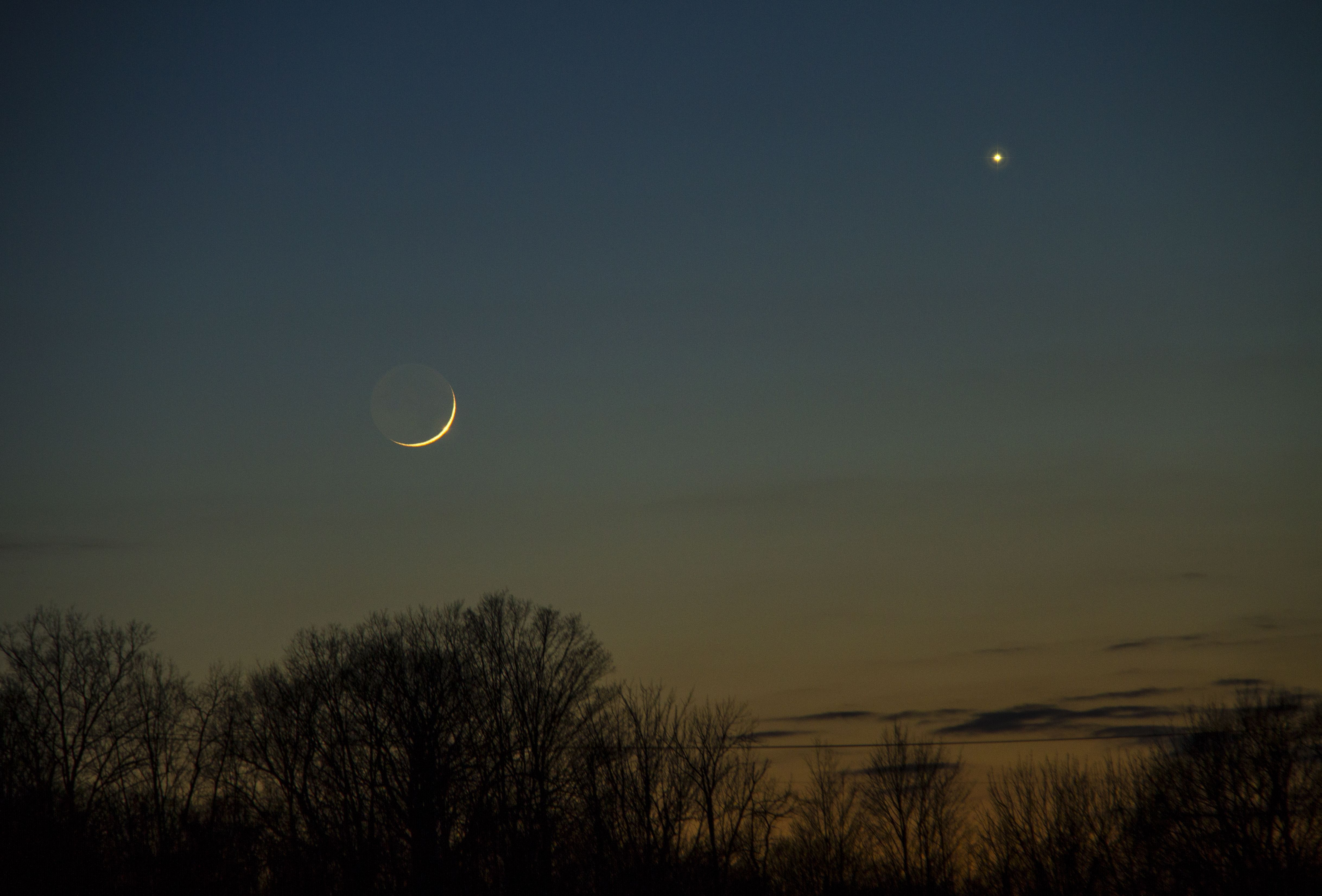 Conjunction of the Moon, Venus, and Mercury