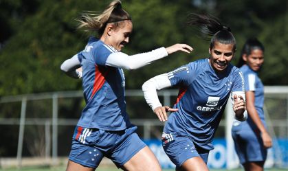 Torcidas de Botafogo e Cruzeiro são as que mais elevaram avaliação positiva dos seus times femininos