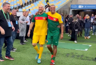 Encontro de Belo e Denilson teve beijo, alfinetada e abraço no Maracanã