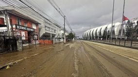 Ruas do Beira-Rio com lama após chuvas no RS