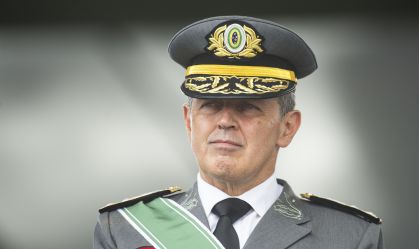 “Minha espada não tem partido”, diz Comandante do Exército