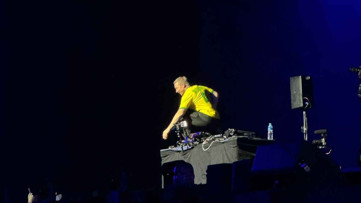 Diplo remixa clássicos e sucessos do funk na abertura de show da Madonna / Giovanna Bronze/CNN