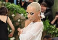 Met Gala 2024: Saiba o segredo do look molhado usado por Doja Cat