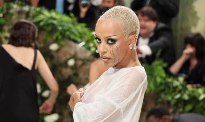 Met Gala 2024: Saiba o segredo do look molhado usado por Doja Cat
