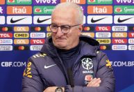 Dorival tem apoio do torcedor na Seleção e é mais popular entre os jovens