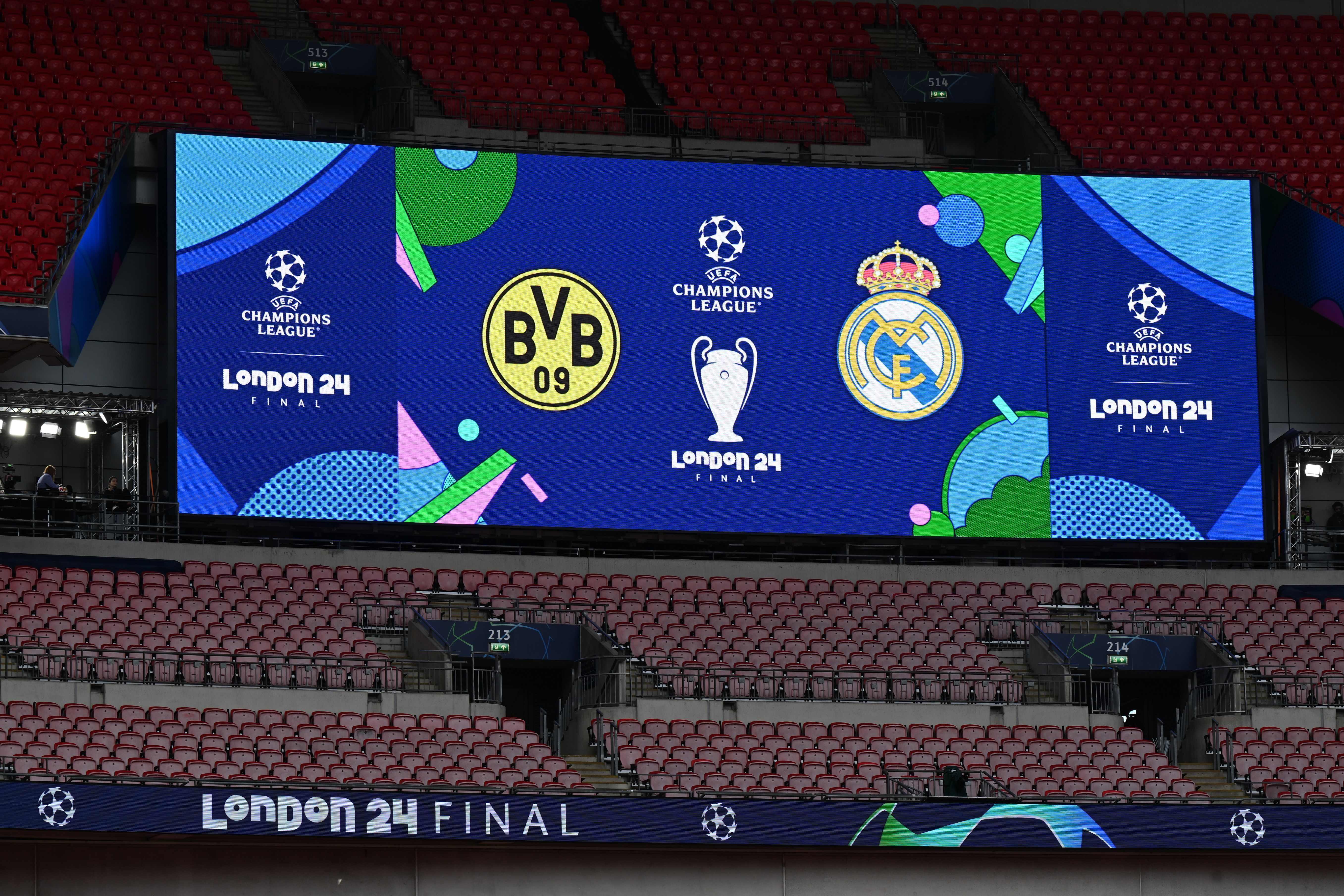 Placar de Wembley com os escudos de Borussia Dortmund e Real Madrid