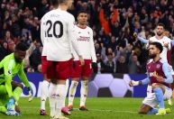 Douglas Luiz provoca ídolo do United após Aston Villa se garantir na Champions League
