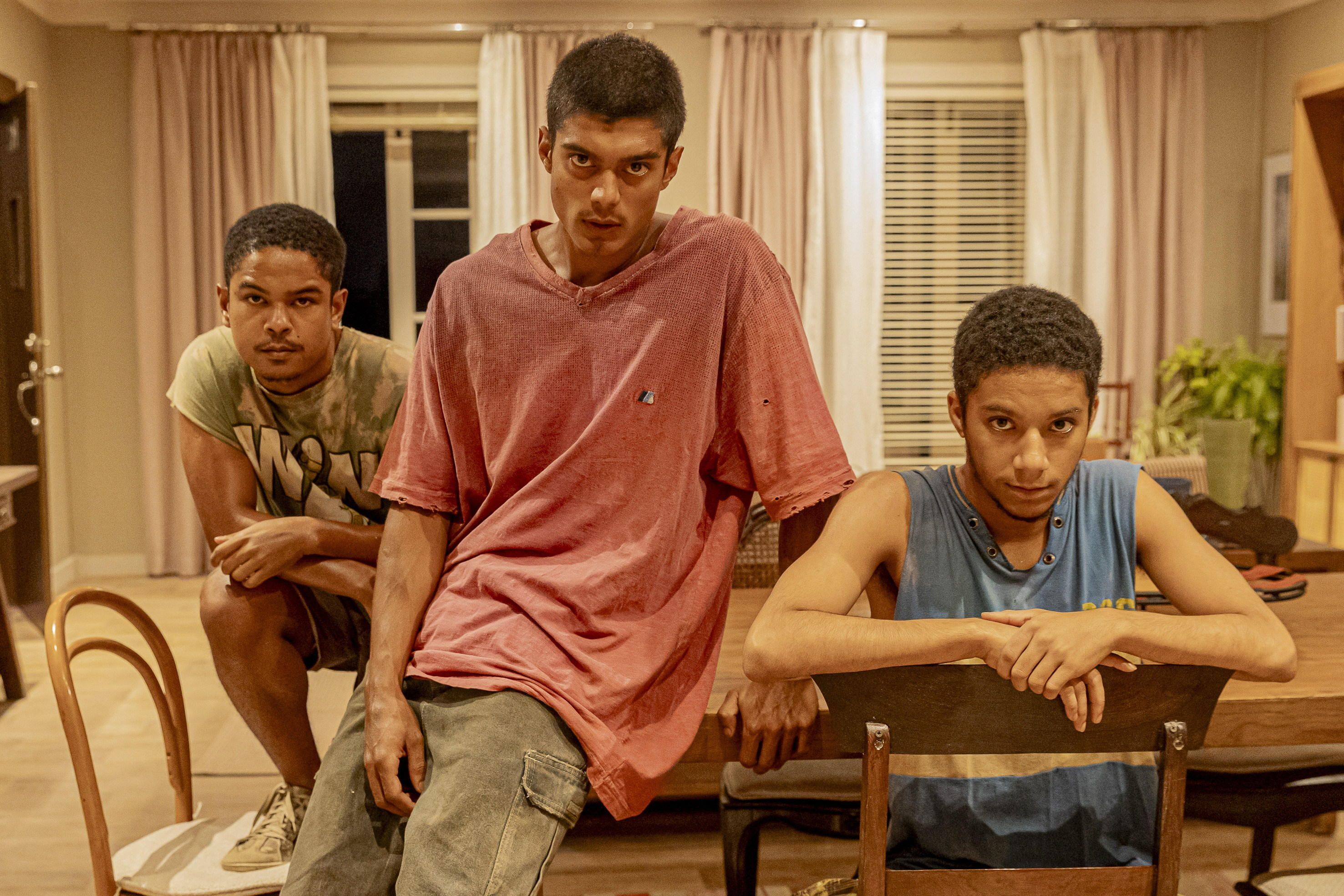Neno (Gabriel Lima da Silva), Pitoco (Juan Queiroz) e Du (José Duboc), personagens de Renascer / Globo/Leo Rosário