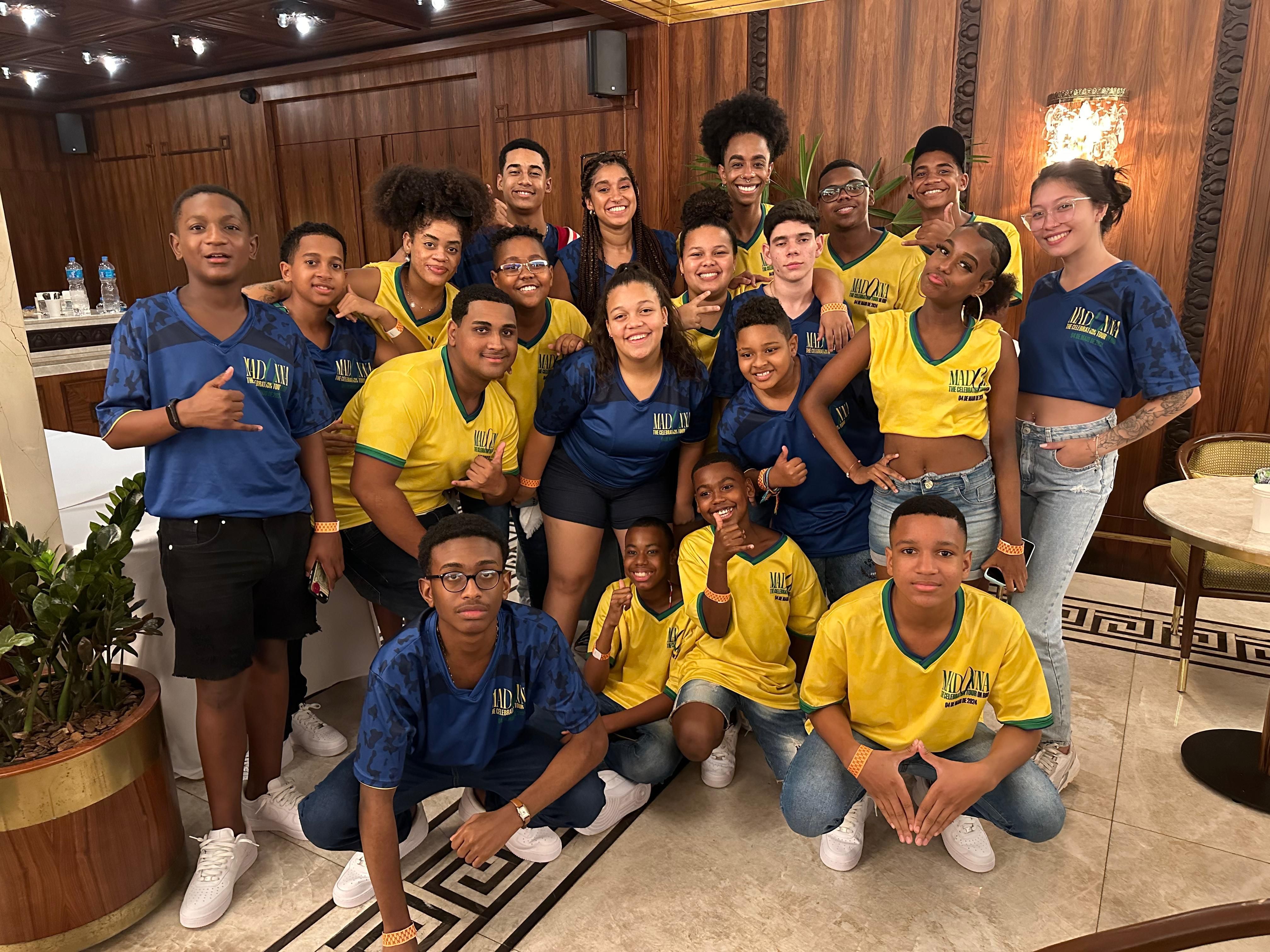 Grupo de sambistas mirins se apresentou ao lado de Madonna no Rio / Arquivo Pessoal/Markinhos