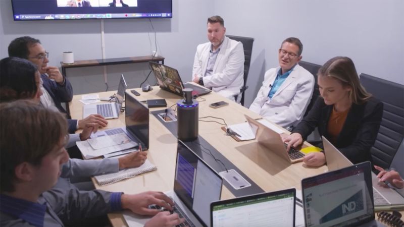 Equipe do neurologista Richard Isaacson discute possíveis casos de Alzheimer / CNN