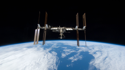 O laboratório espacial foi construído entre 1984 e 1993 e está tripulado desde 2000, já tendo recebido mais de 270 astronautas