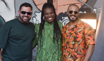 Ex-BBBs acompanham desfile de Isaac Silva no Museu Afro Brasil